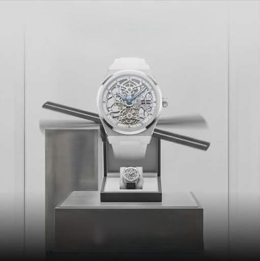 AltrynX™ 42 Holographic Display